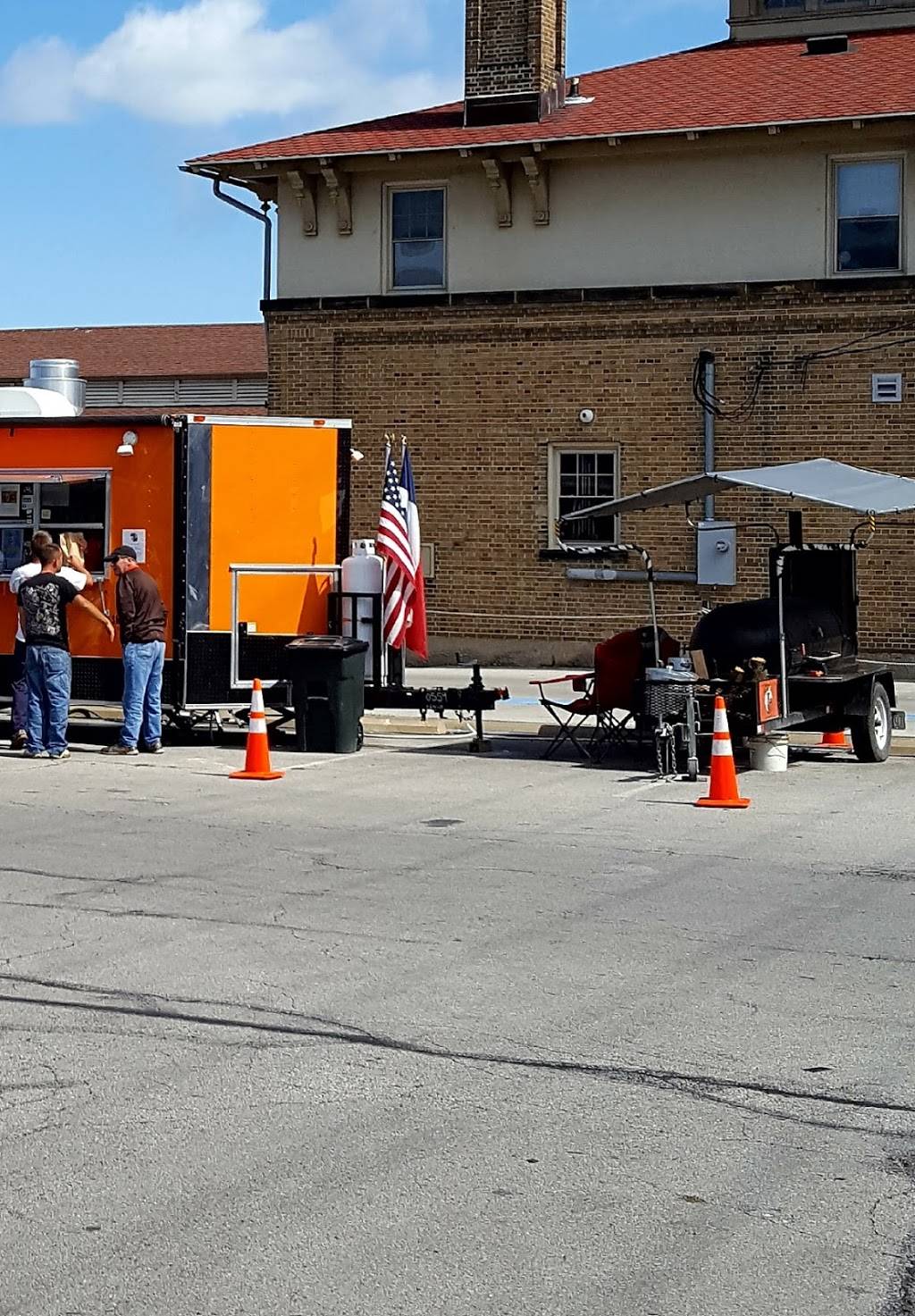 Smokin Heifer BBQ | restaurant | 913 N Depot St, Sandusky, OH 44870, USA | 4193669773 OR +1 419-366-9773