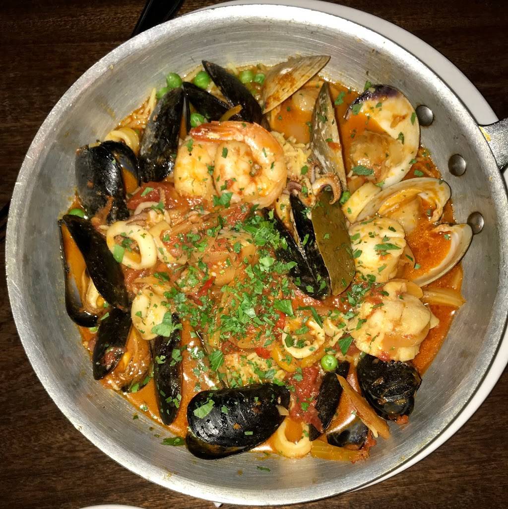 Midtown Oyster Bar | restaurant | 345 Thames St, Newport, RI 02840, USA | 4016194100 OR +1 401-619-4100