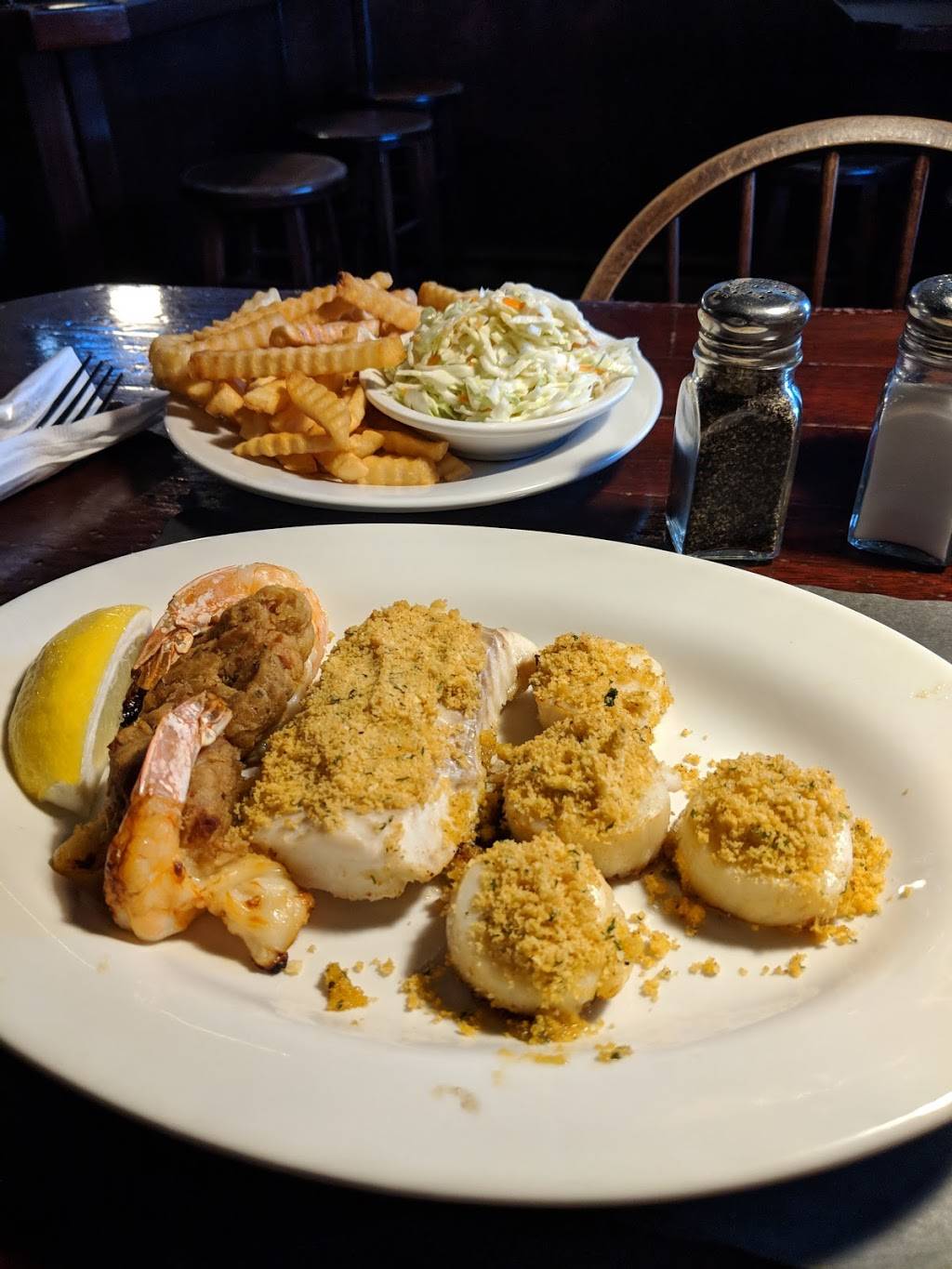 T & Ts 133 Club | restaurant | 29 Warren Ave #5019, East Providence, RI 02914, USA | 4014381330 OR +1 401-438-1330