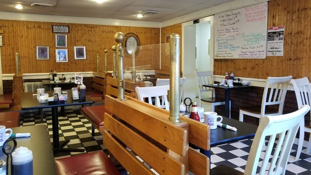 Little Miss Sophies Country Kitchen | restaurant | 7 Farmington Rd, Rochester, NH 03867, USA | 6033322700 OR +1 603-332-2700