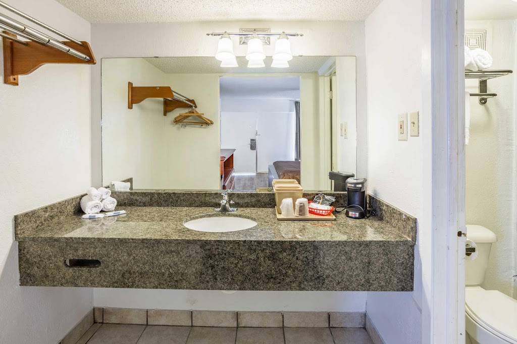 Econo Lodge | restaurant | 2121 W Main St, Durant, OK 74701, USA | 5806340533 OR +1 580-634-0533