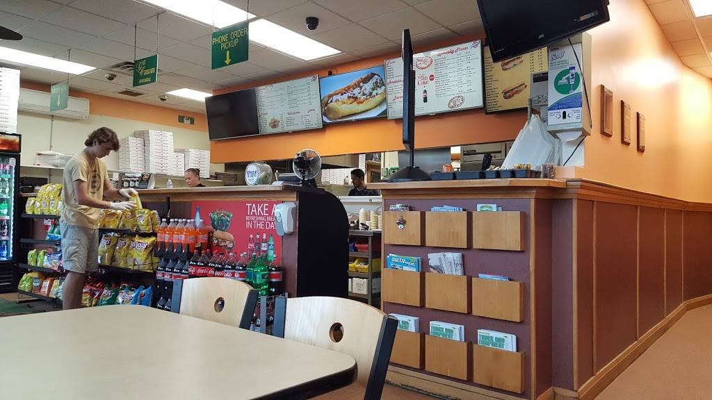 Giovannis Roast Beef & Pizza | restaurant | 207 Rockingham Rd, Londonderry, NH 03053, USA | 6034349021 OR +1 603-434-9021