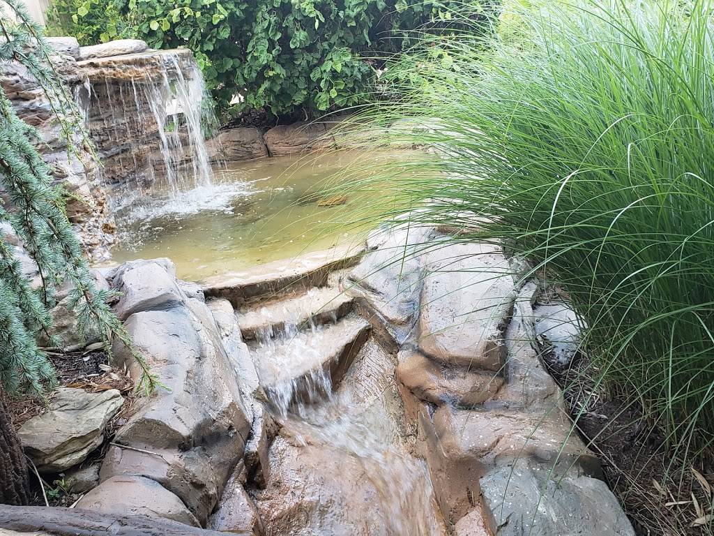 Chuckles | restaurant | 286 Chuckles Pkwy, Crossville, TN 38555, USA | 9314569100 OR +1 931-456-9100