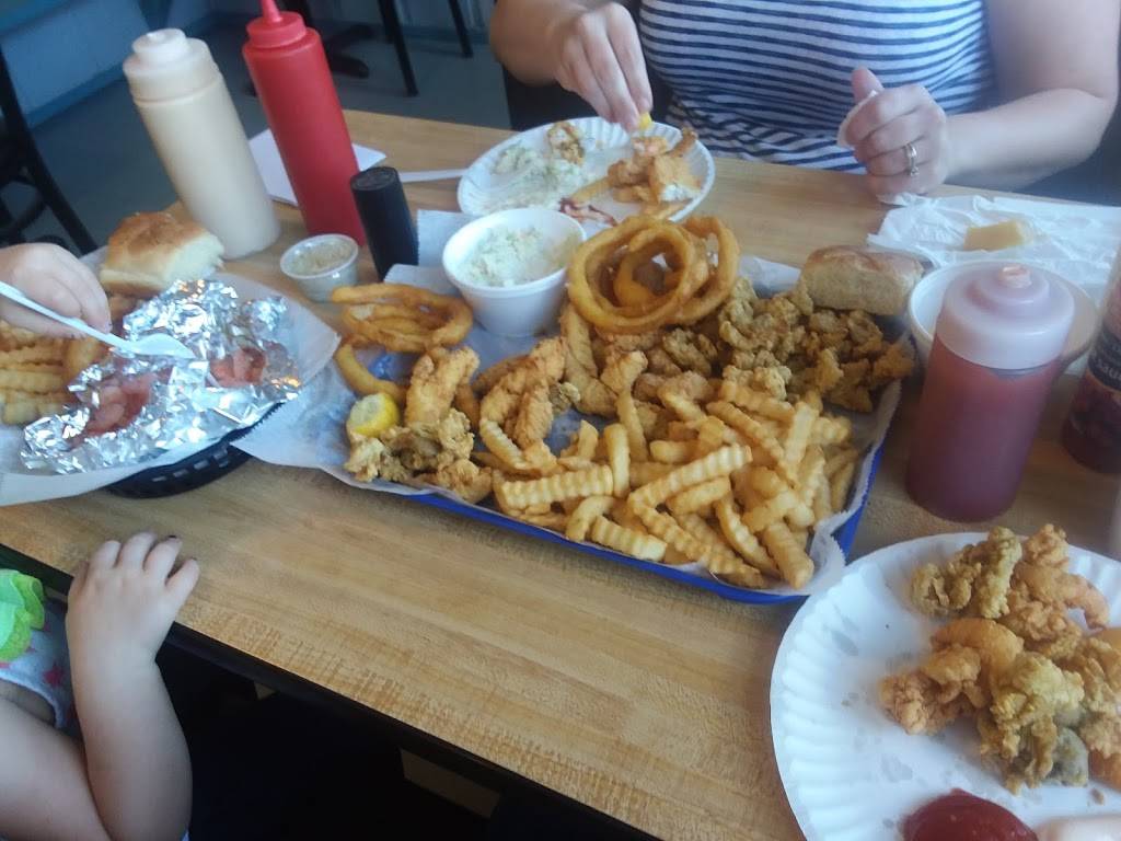 Lenas Seafood | restaurant | 18478 FL-40, Silver Springs, FL 34488, USA | 3526256489 OR +1 352-625-6489