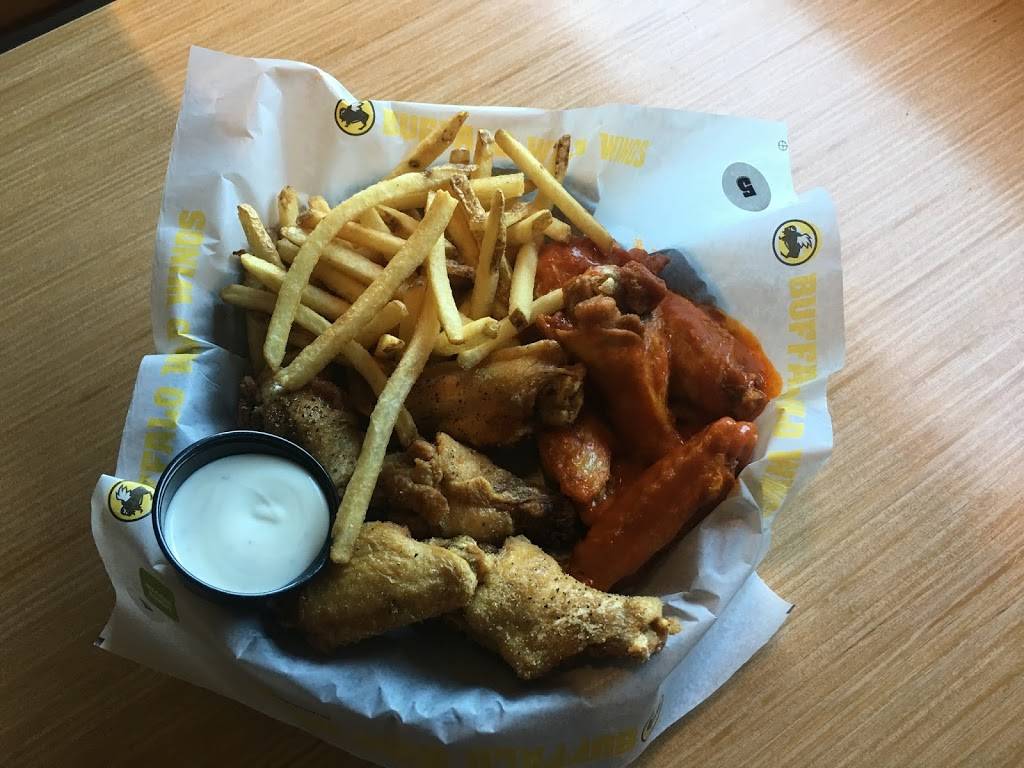 Buffalo Wild Wings | restaurant | 1988 N Main St, Salinas, CA 93906, USA | 8314492863 OR +1 831-449-2863