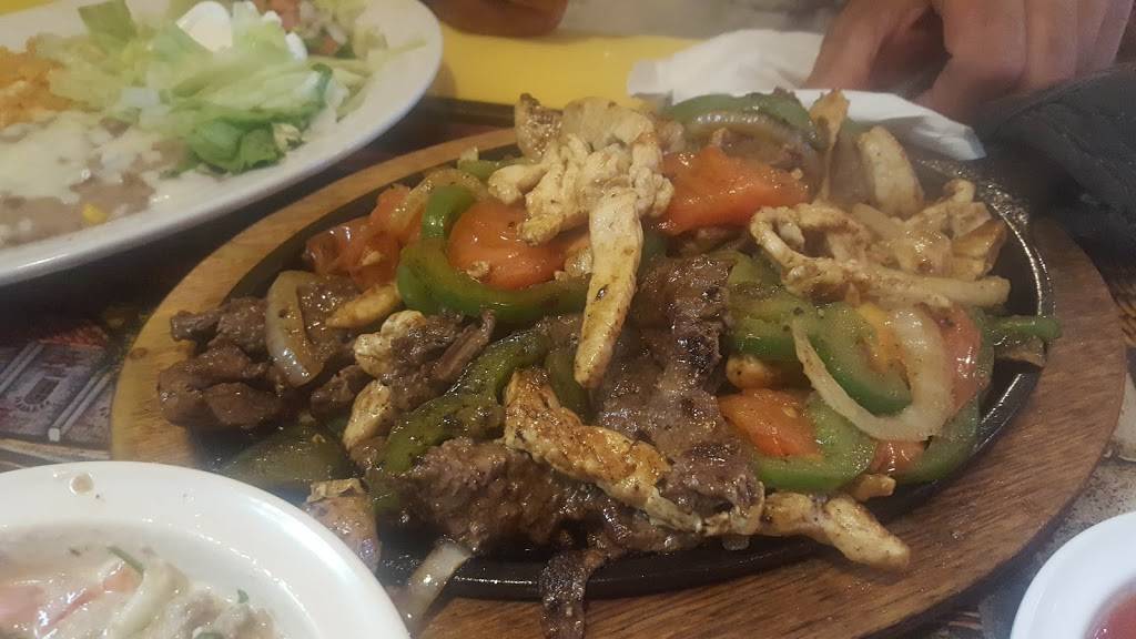 Ernestos | restaurant | 1607 Heritage Hills Dr, Washington, MO 63090, USA | 6362392239 OR +1 636-239-2239