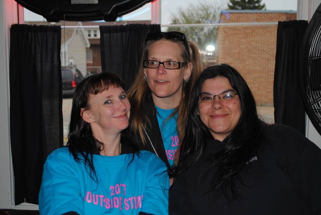 Gorillas Neighborhood Bar & Grill | restaurant | 1309 Oregon St, Oshkosh, WI 54902, USA | 9203857412 OR +1 920-385-7412