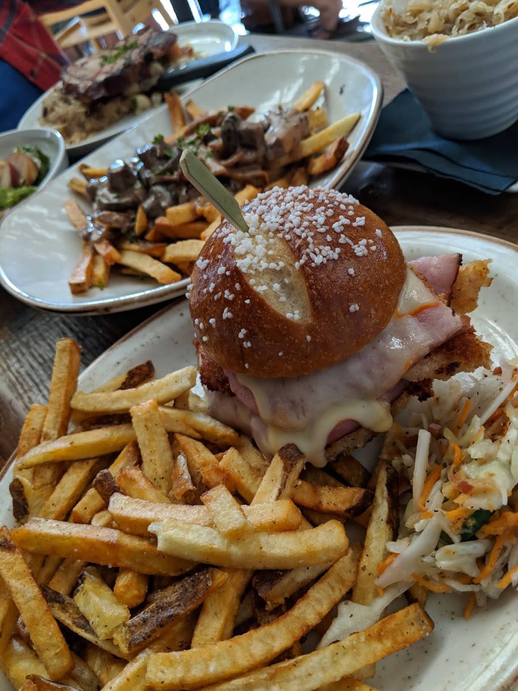 Old Stein Inn | restaurant | 1143 Central Ave E, Edgewater, MD 21037, USA | 4107986807 OR +1 410-798-6807