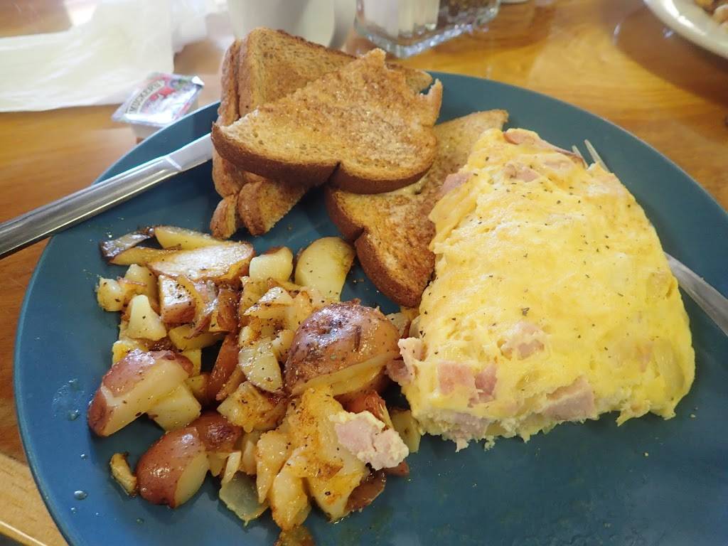 Island Outpost | restaurant | 14231 W Ozello Trail, Crystal River, FL 34429, USA | 3527951880 OR +1 352-795-1880