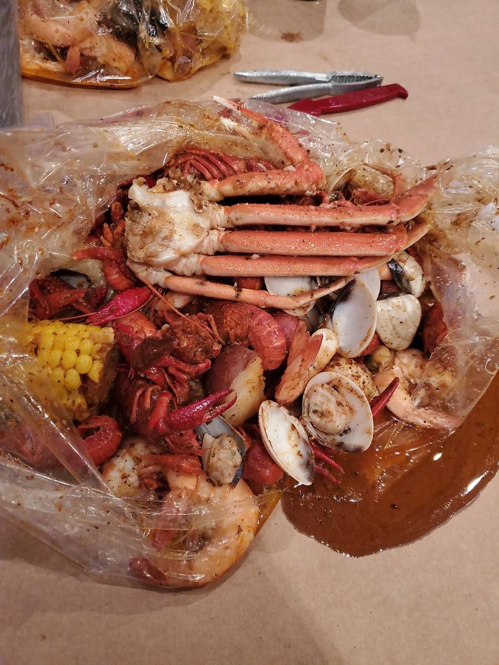 Crustacean Boil N Grill | restaurant | 2077 Walmart Way, Midlothian, VA 23113, USA | 8045945791 OR +1 804-594-5791