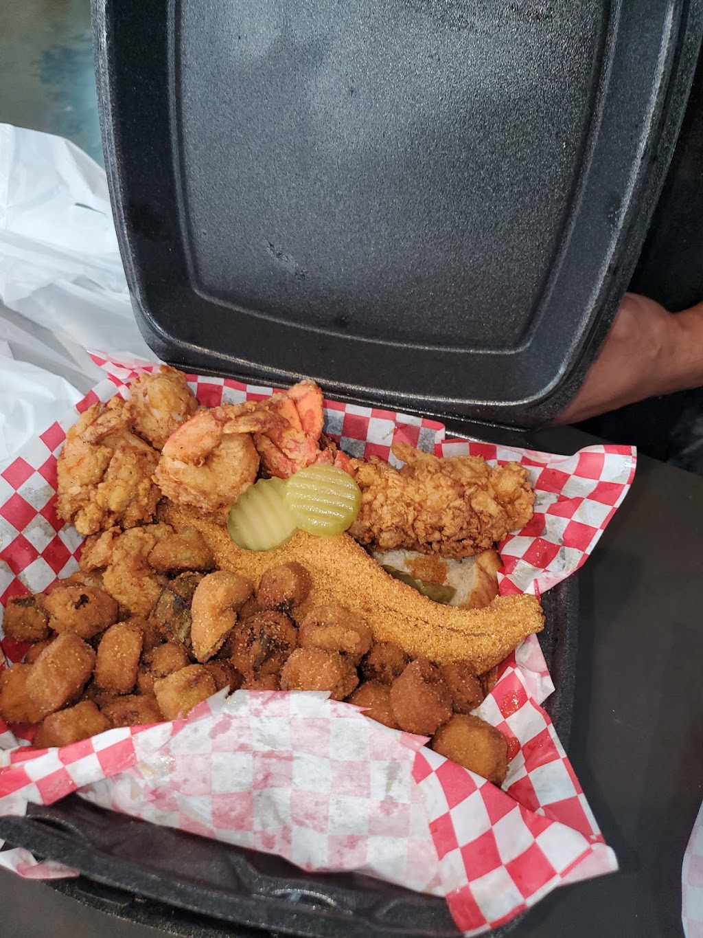 Helens Hot Chicken | restaurant | 200 Edgewood Ave NE, Atlanta, GA 30303, USA | 4047313369 OR +1 404-731-3369