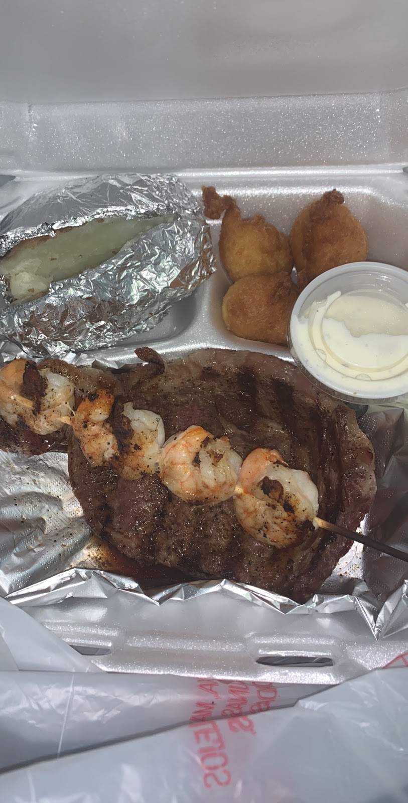 Roadhouse Grill | restaurant | 104 W 3rd St, Pembroke, NC 28372, USA | 9106685080 OR +1 910-668-5080