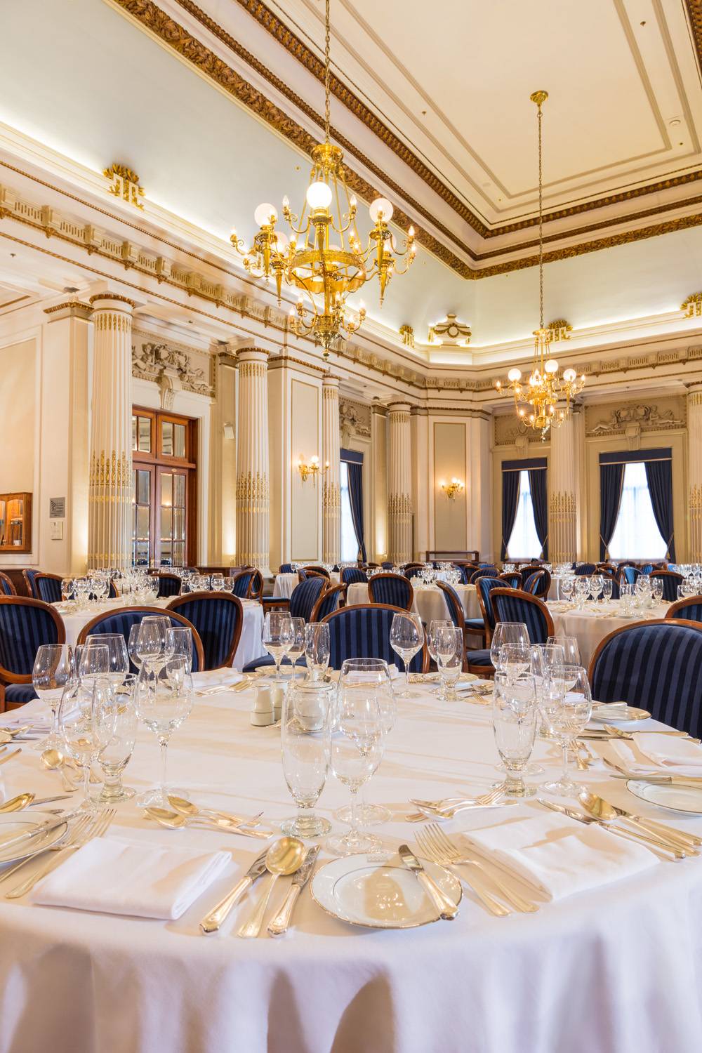 Restaurant Le Parlementaire | restaurant | 1045 Rue des Parlementaires, Québec, QC G1A 1A3, Canada | 4186436640 OR +1 418-643-6640