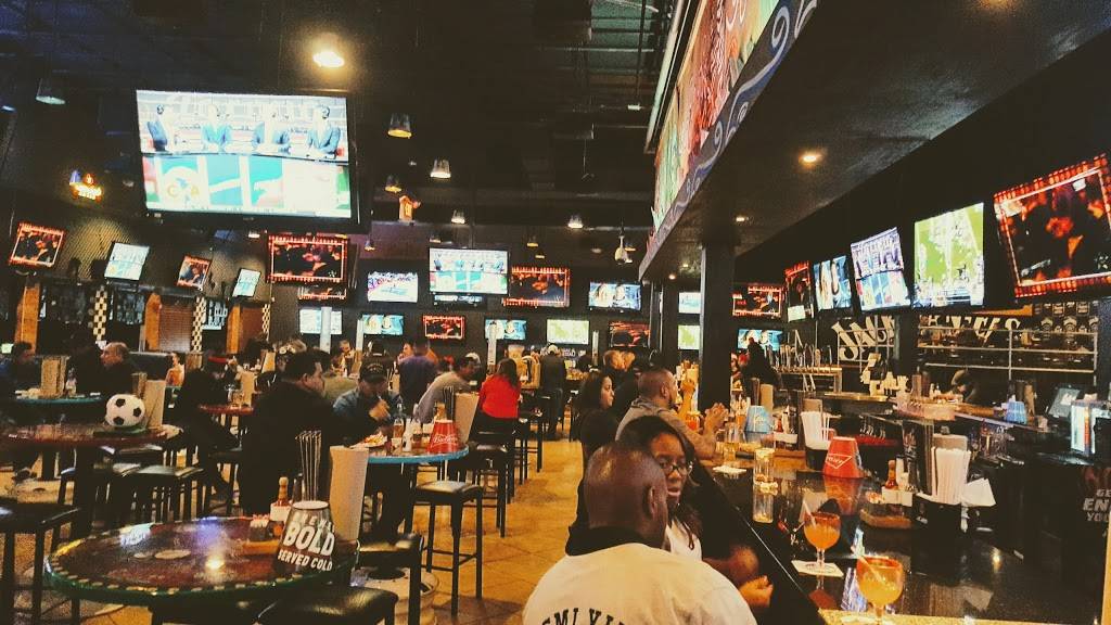 Chulas Sports Cantina | restaurant | 9501 Southwest Fwy, Houston, TX 77074, USA | 7137773400 OR +1 713-777-3400