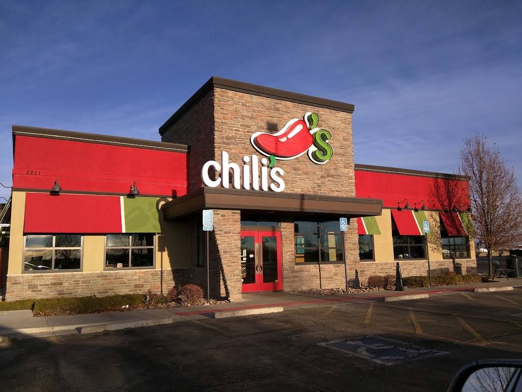 Chilis Grill & Bar | restaurant | 2211 Prairie Center Pkwy, Brighton, CO 80601, USA | 7206851492 OR +1 720-685-1492