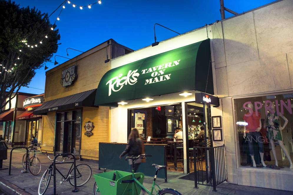 Ricks Tavern On Main | restaurant | 2907 Main St, Santa Monica, CA 90405, USA | 3103922772 OR +1 310-392-2772
