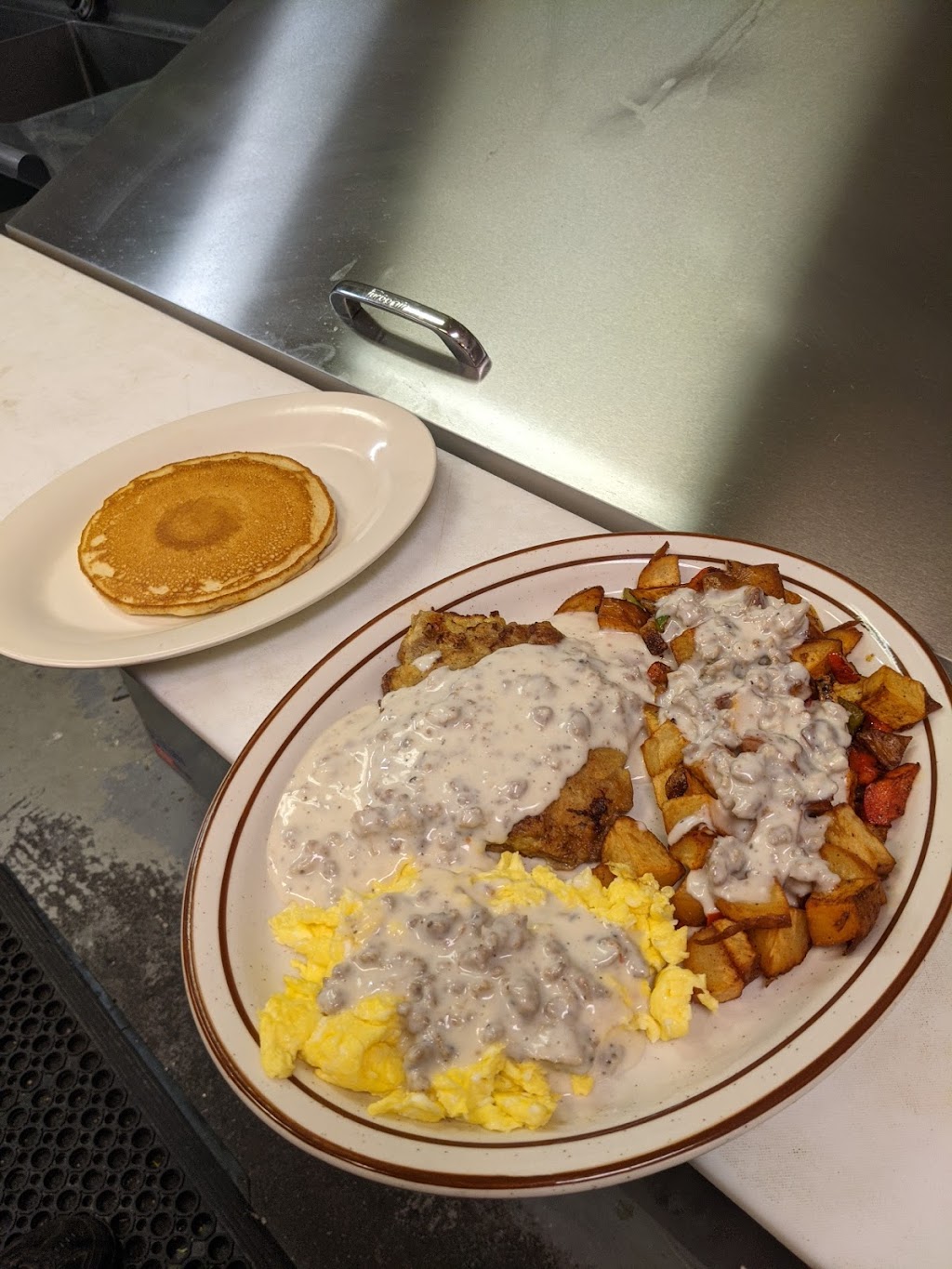 Cottage Cafe & Grill | restaurant | 210 E Main St, Rogue River, OR 97537, USA | 5412990650 OR +1 541-299-0650