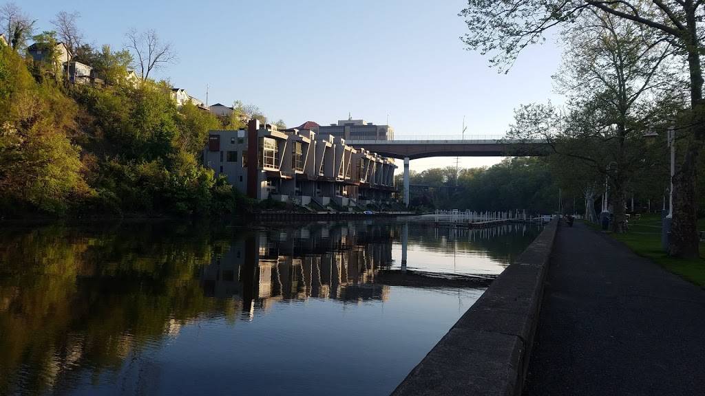 Sweetwater Landing | restaurant | 1500 Scenic Park Dr, Lakewood, OH 44107, USA | 2162282233 OR +1 216-228-2233