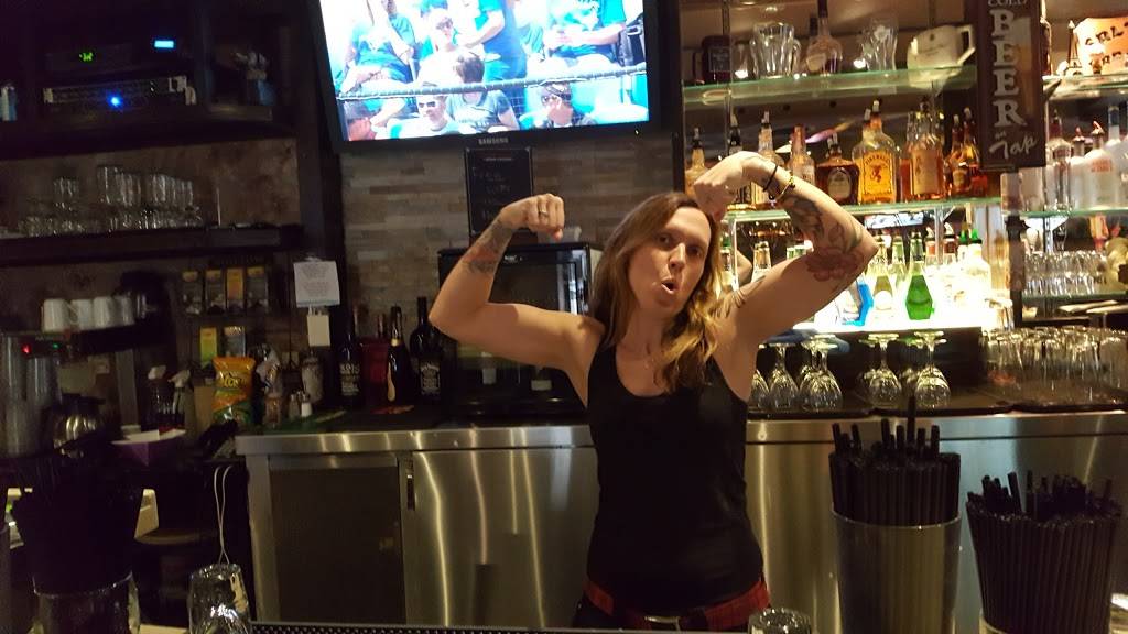 Salty Dog Bar & Grill | restaurant | 1980 Queen St E, Toronto, ON M4L 1H8, Canada | 4168495064 OR +1 416-849-5064