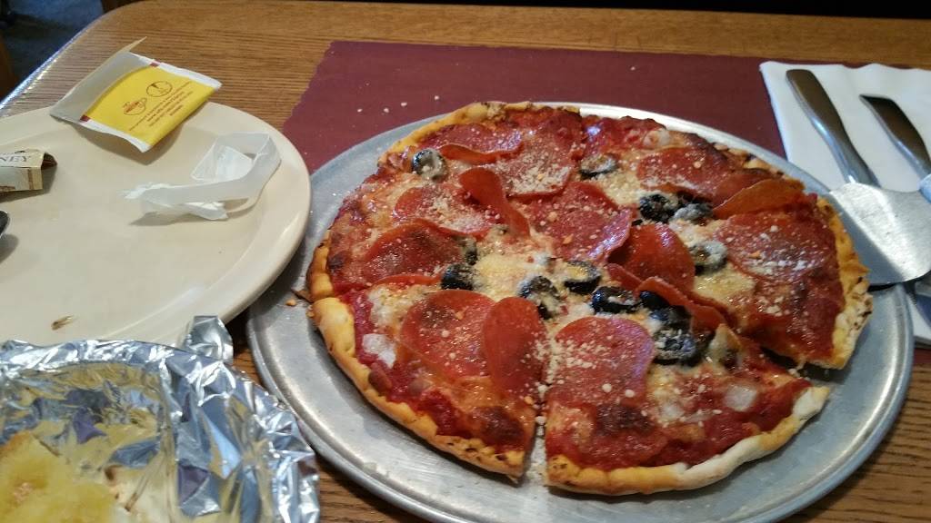 Neds Pizza | restaurant | 3246 S 27th St, Milwaukee, WI 53215, USA | 4146452400 OR +1 414-645-2400