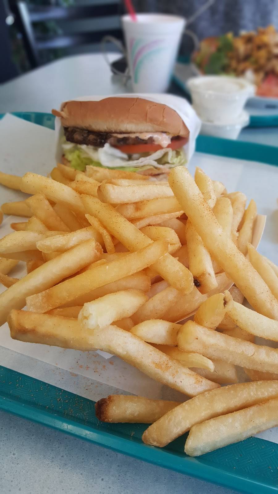 Omega Burgers | restaurant | 11790 Del Amo Blvd, Lakewood, CA 90715, USA | 5624021777 OR +1 562-402-1777