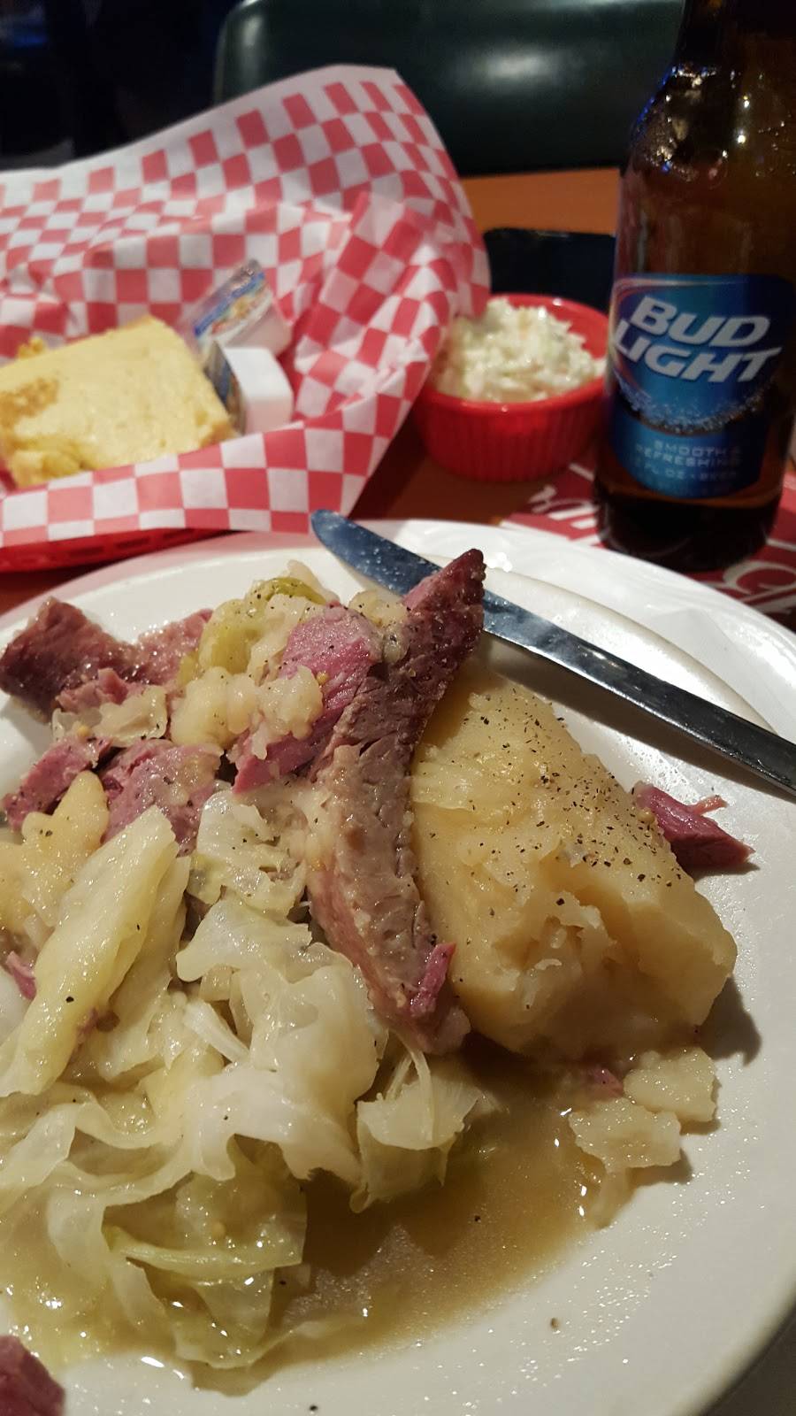 The Highway Bar & Grill | restaurant | 9204 S Mill Rd, Knightstown, IN 46148, USA | 7655715190 OR +1 765-571-5190