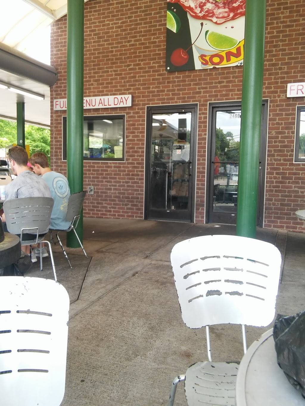 Sonic Drive-In | restaurant | 2460 Poplar Ave, Memphis, TN 38112, USA | 9013240850 OR +1 901-324-0850