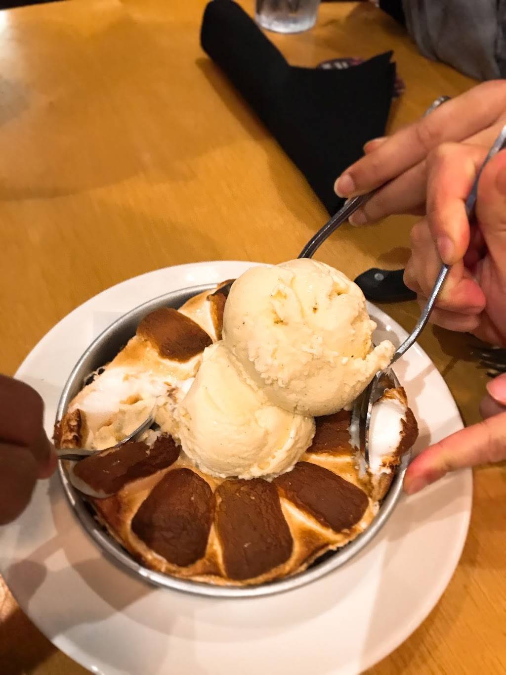 BJs Restaurant & Brewhouse | restaurant | 939 Broxton Ave, Los Angeles, CA 90024, USA | 3102097475 OR +1 310-209-7475