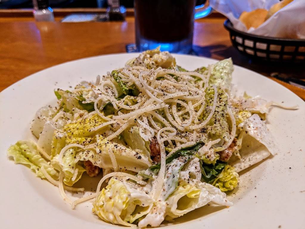 Texas Roadhouse | restaurant | 1300 Bass Pro Drive, St Charles, MO 63301, USA | 6364432301 OR +1 636-443-2301