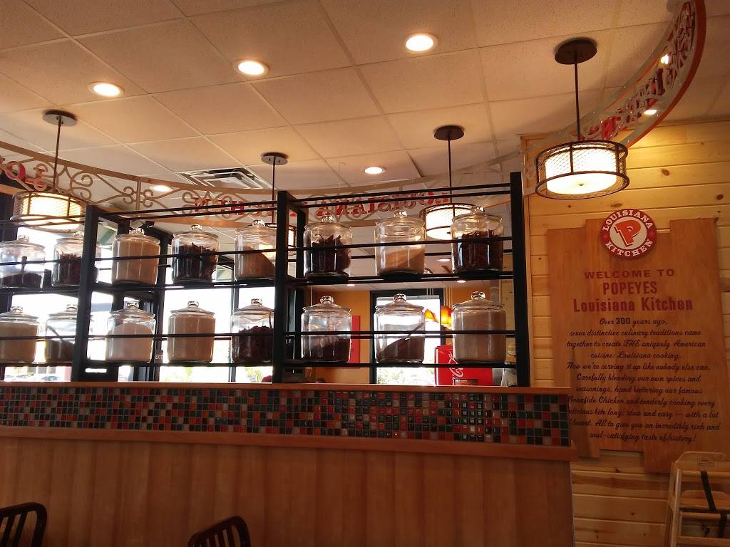 Popeyes Louisiana Kitchen | restaurant | 2901 W Florida Ave, Hemet, CA 92545, USA | 9516527513 OR +1 951-652-7513