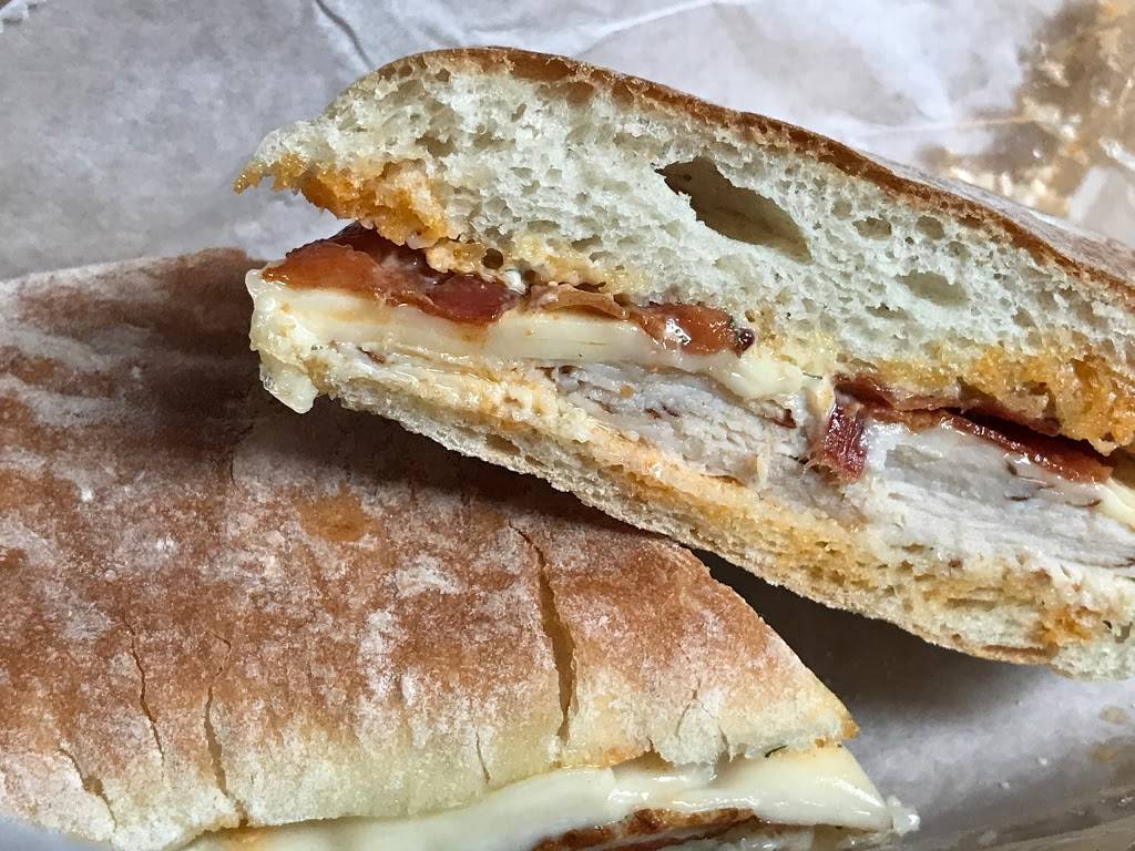 Clawsons Pub & Deli | restaurant | 1205 4th Ave S, Nashville, TN 37210, USA | 6154846069 OR +1 615-484-6069