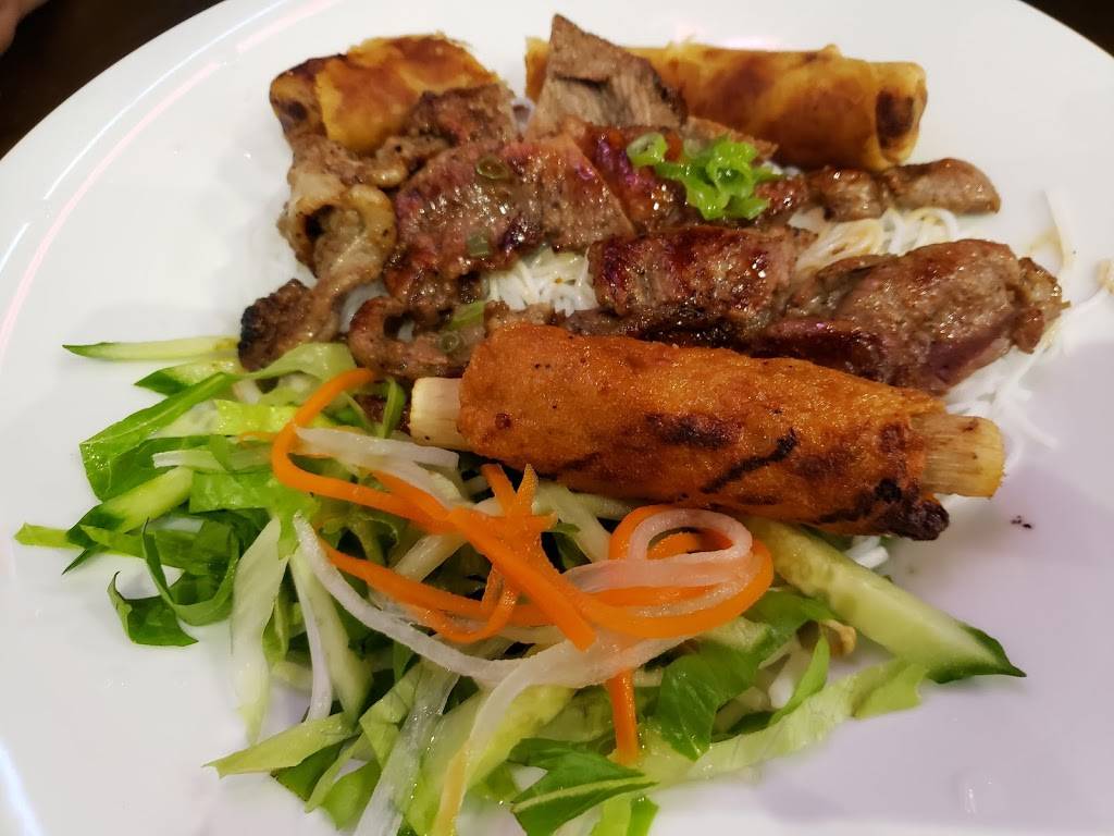 PHO XL | restaurant | 6990 Financial Drive #1G2, Mississauga, ON L5N 8J4, Canada | 9058138338 OR +1 905-813-8338