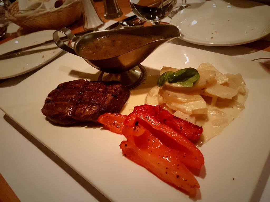 Restaurant Papa Luigi | restaurant | 155 Rue Principale, Saint-Sauveur, QC J0R 1R6, Canada | 4502277250 OR +1 450-227-7250