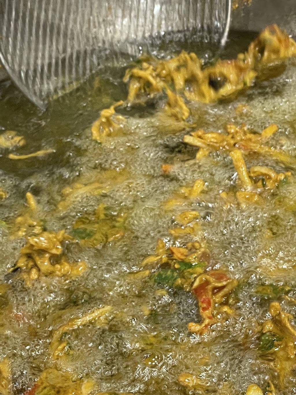 Hot Chix Halal | restaurant | 49 High St, Medford, MA 02155, USA | 7813950001 OR +1 781-395-0001