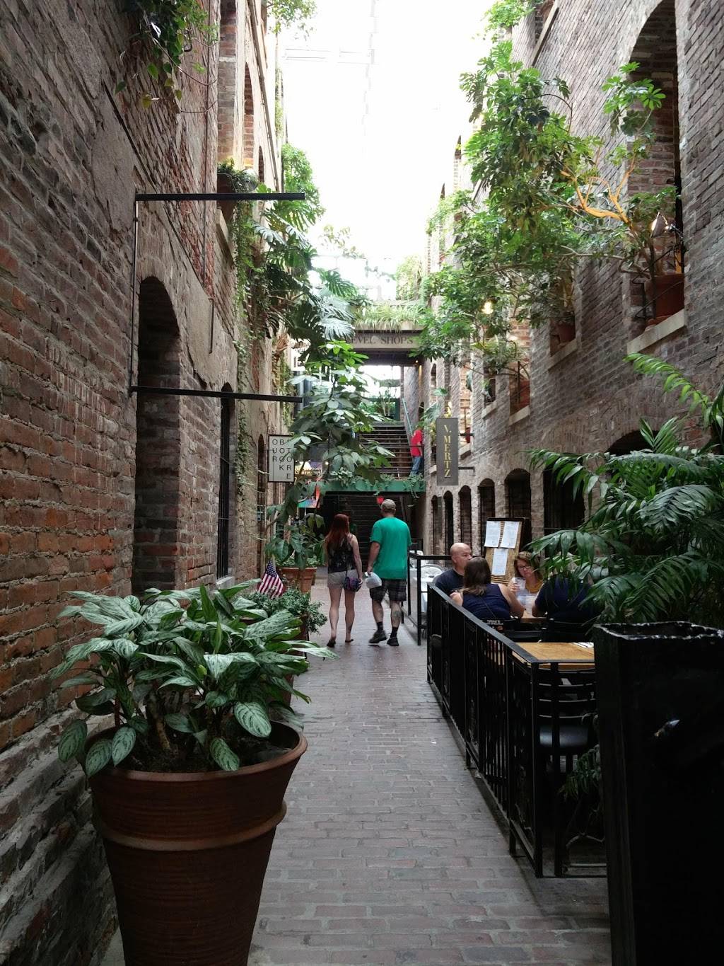 Billy Froggs Grill & Bar | restaurant | 1120 Howard St, Omaha, NE 68102, USA | 4023414427 OR +1 402-341-4427