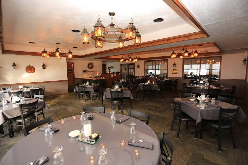 Shawano Four Seasons Resort | restaurant | 1352, 201 Airport Rd, Shawano, WI 54166, USA | 8555748501 OR +1 855-574-8501