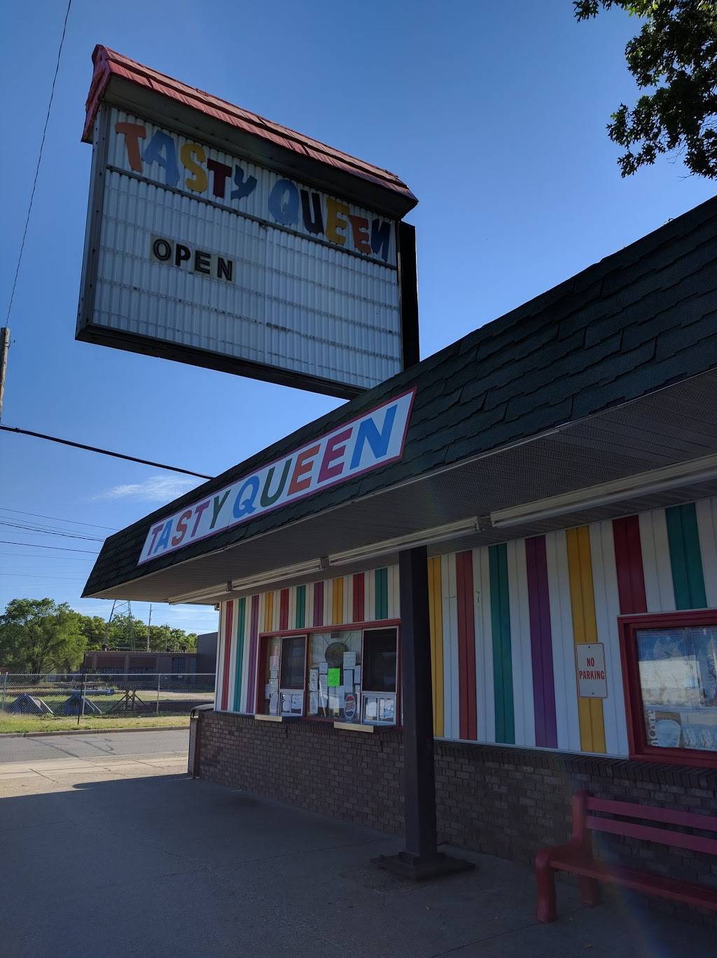 Tasty Queen | restaurant | 2112 S Getty St, Muskegon, MI 49444, USA | 2317226124 OR +1 231-722-6124