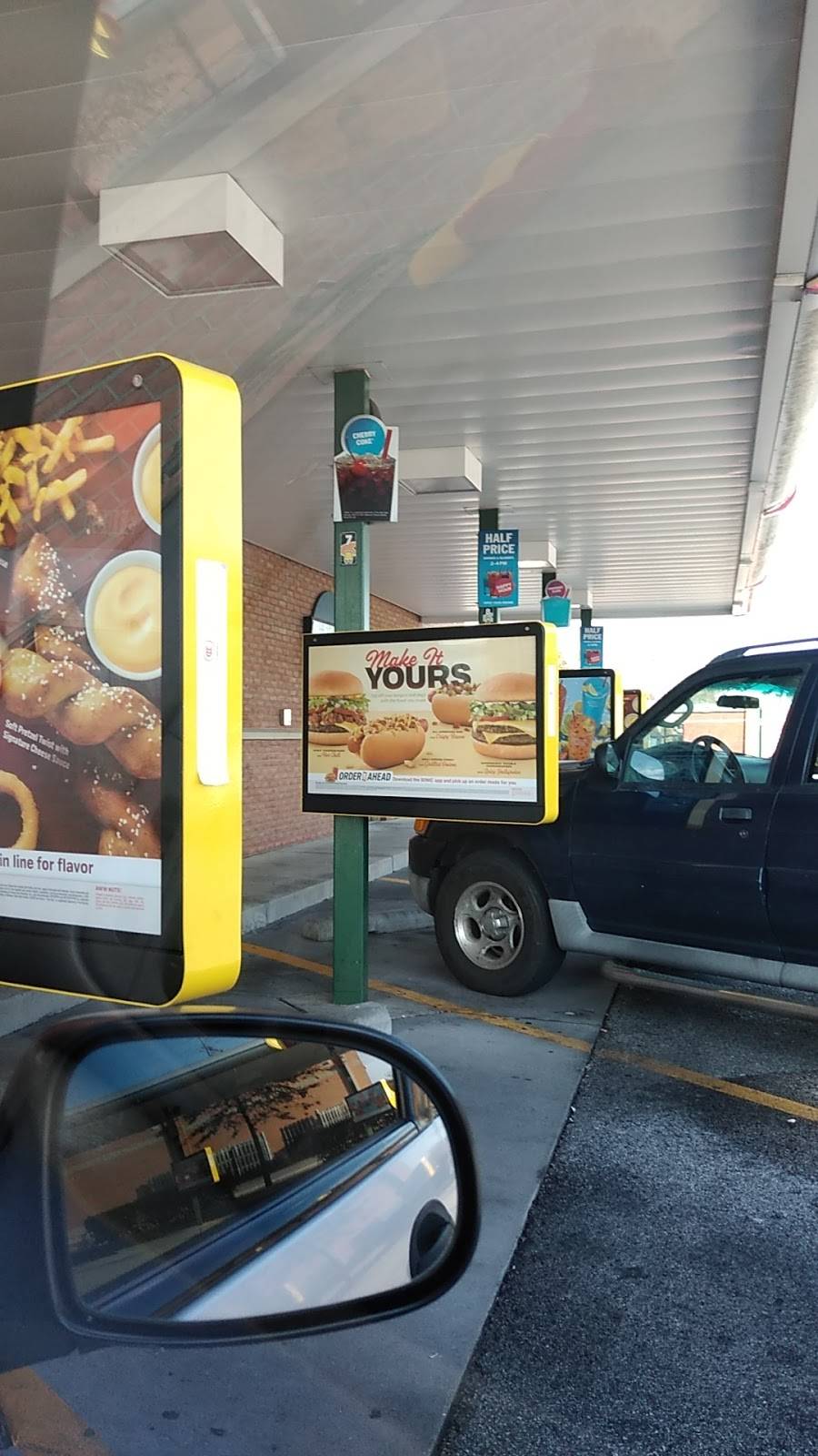 Sonic Drive-In | restaurant | 3106 B Solomons Island Rd, Edgewater, MD 21037, USA | 4109563986 OR +1 410-956-3986