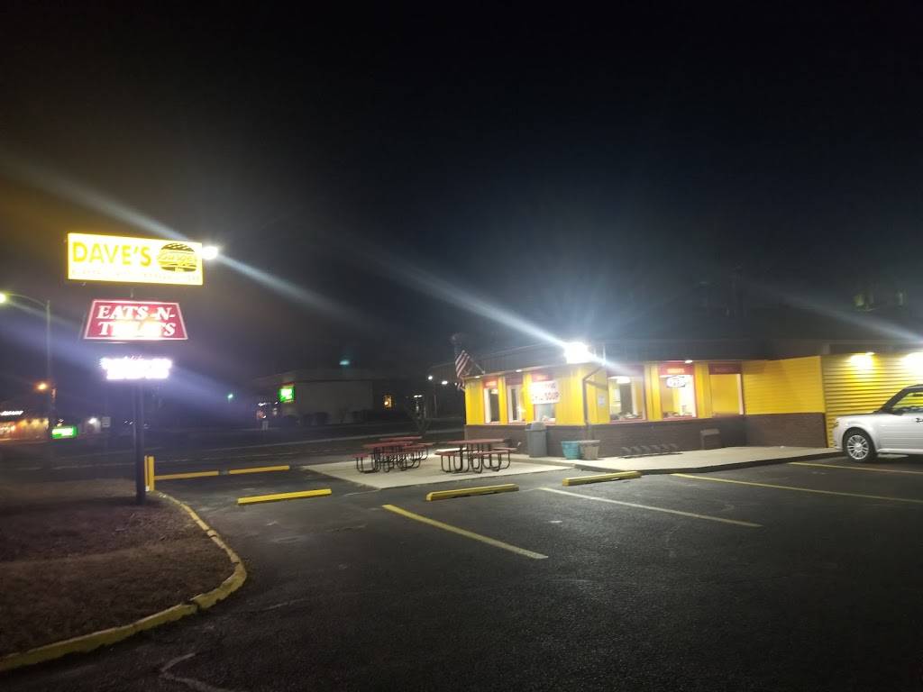 Daves Burgers | restaurant | 1206 S Randolph St, Garrett, IN 46738, USA | 2603571400 OR +1 260-357-1400