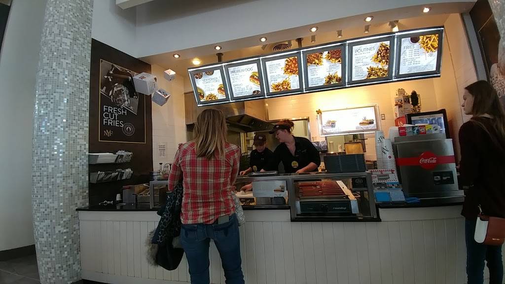 New York Fries - Mapleview Centre | restaurant | 900 Maple Ave, Burlington, ON L7S 2J8, Canada | 9053331050 OR +1 905-333-1050