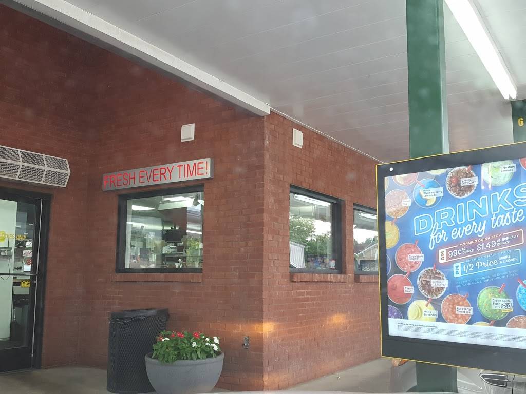 Sonic Drive-In | restaurant | 504 W Lincoln St, Tullahoma, TN 37388, USA | 9314555052 OR +1 931-455-5052