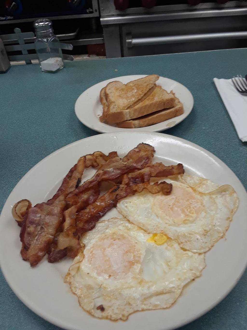 Als Place | restaurant | 134 Providence St, Woonsocket, RI 02895, USA | 4017626330 OR +1 401-762-6330