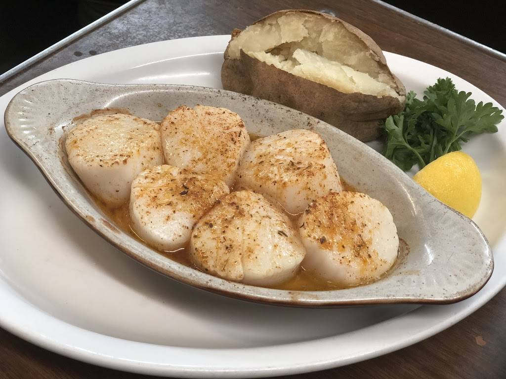 Coach & Four | restaurant | 5206 Williamson Rd, Roanoke, VA 24012, USA | 5403624220 OR +1 540-362-4220