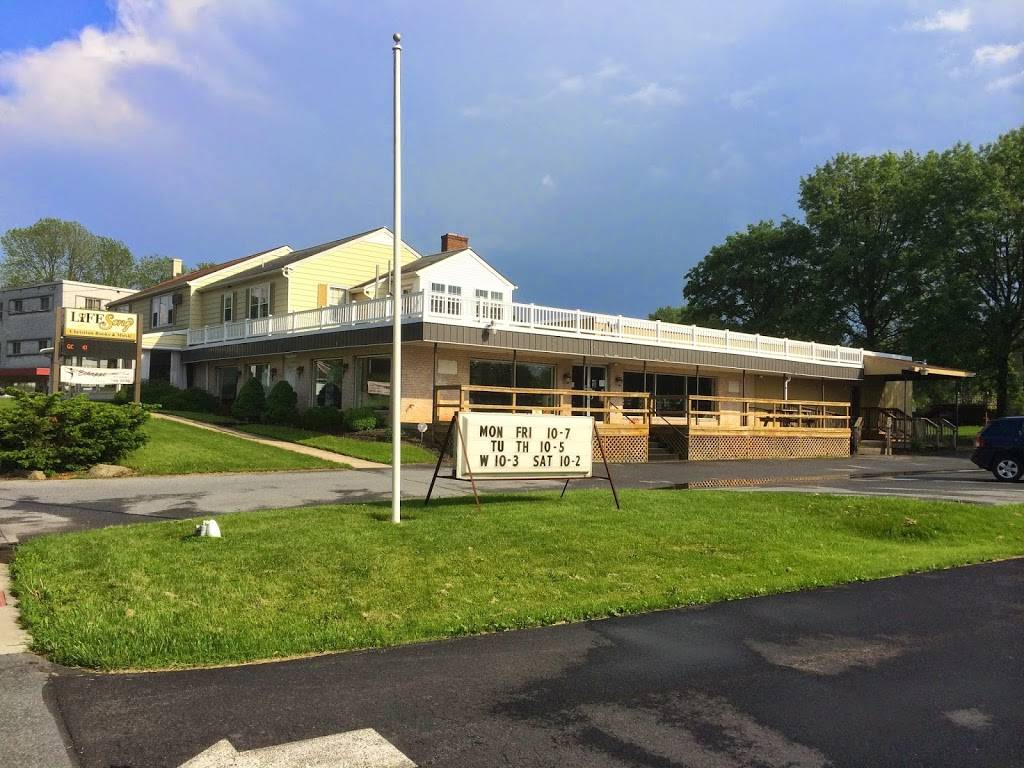 The Daily Grind Quarryville | restaurant | 221 W 4th St, Quarryville, PA 17566, USA | 7177860615 OR +1 717-786-0615