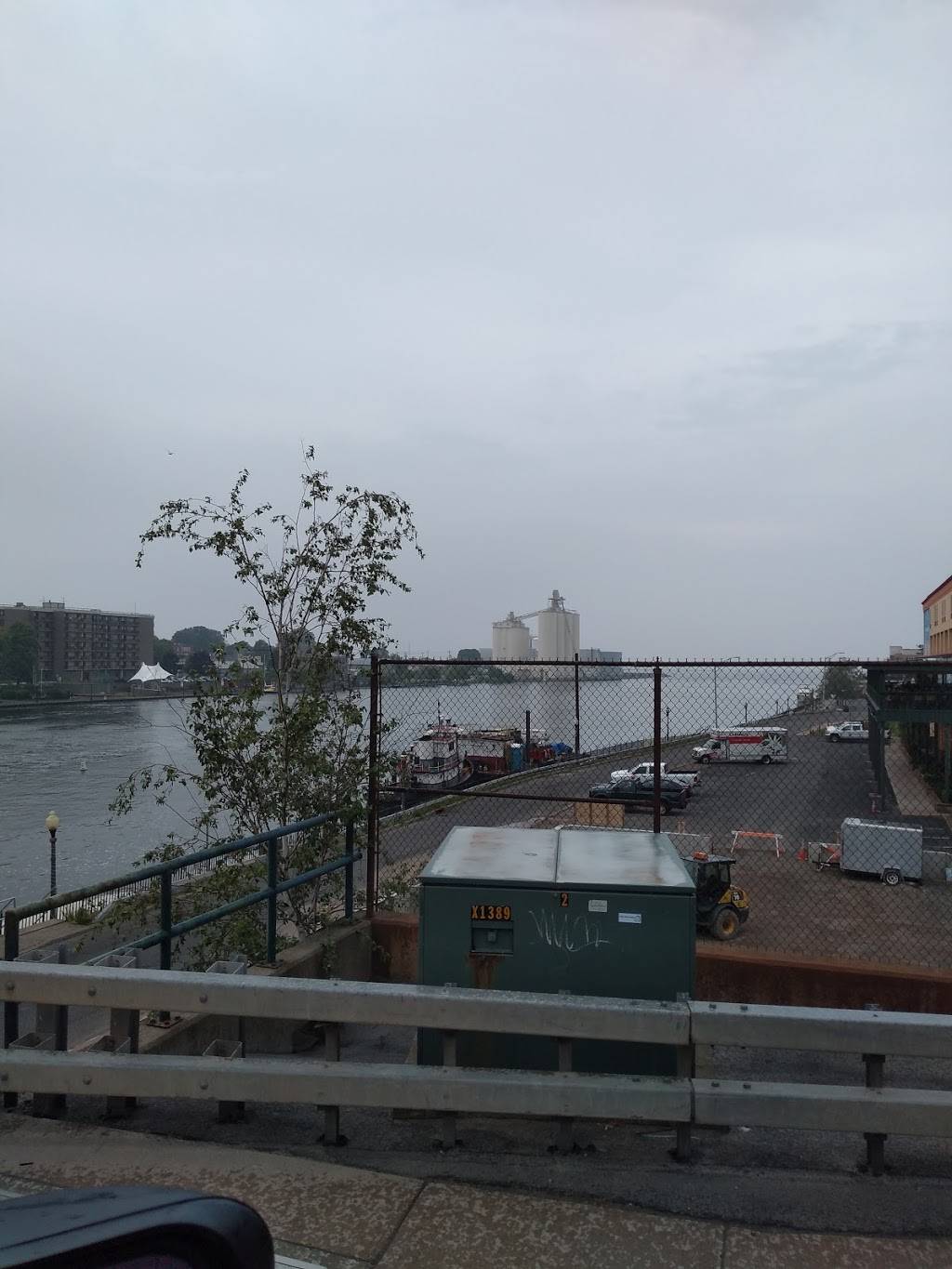 Subway | restaurant | 21 E Bridge St, Oswego, NY 13126, USA | 3153427827 OR +1 315-342-7827