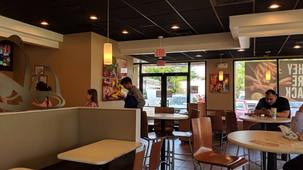 Taco Bell | meal takeaway | 8419 Old Courthouse Rd, Vienna, VA 22182, USA | 7038210939 OR +1 703-821-0939