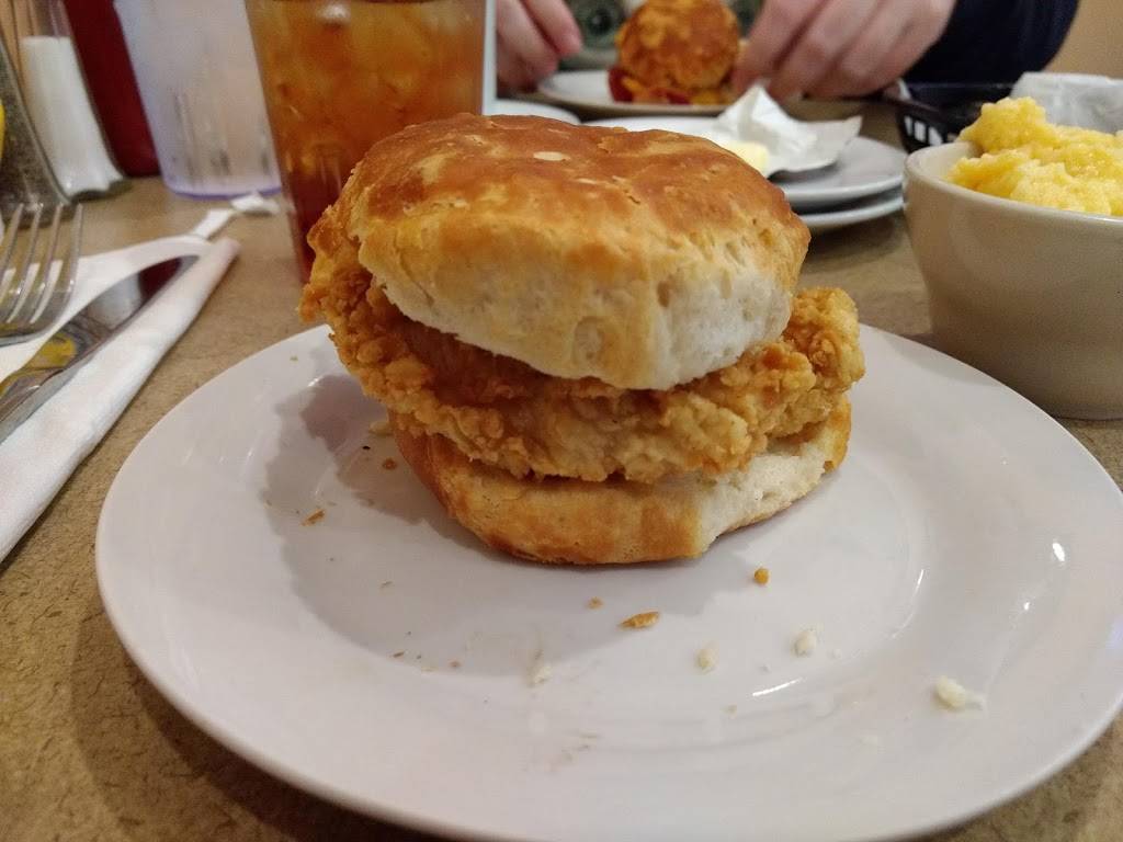 Famous Mikes | restaurant | 524 Poplar St, Macon, GA 31201, USA | 4782001122 OR +1 478-200-1122