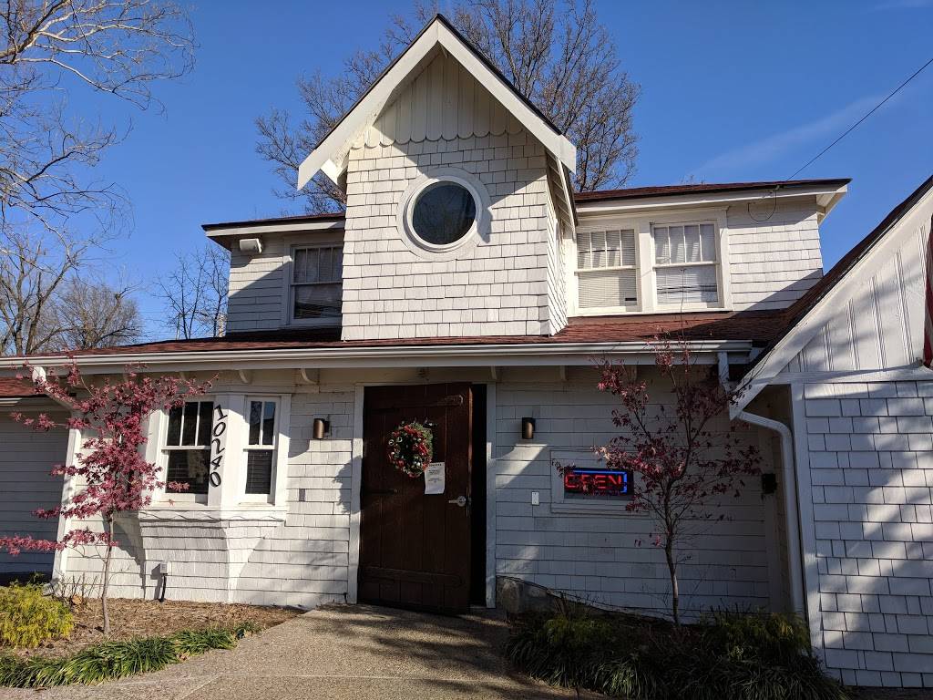 Grinders Stonewall | restaurant | 10240 Pflumm Rd, Lenexa, KS 66215, USA | 9138882000 OR +1 913-888-2000