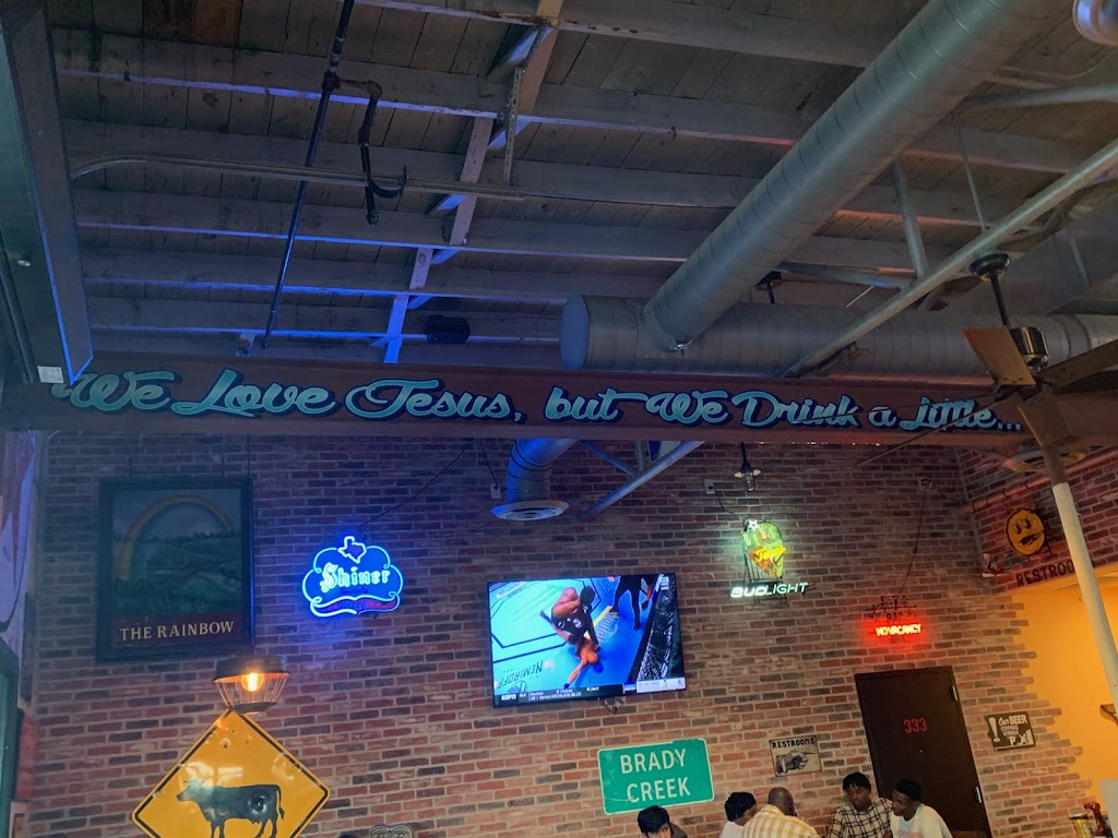 Twisted Root Burger Co. | restaurant | 333 S Chadbourne St, San Angelo, TX 75063, USA | 3256537668 OR +1 325-653-7668