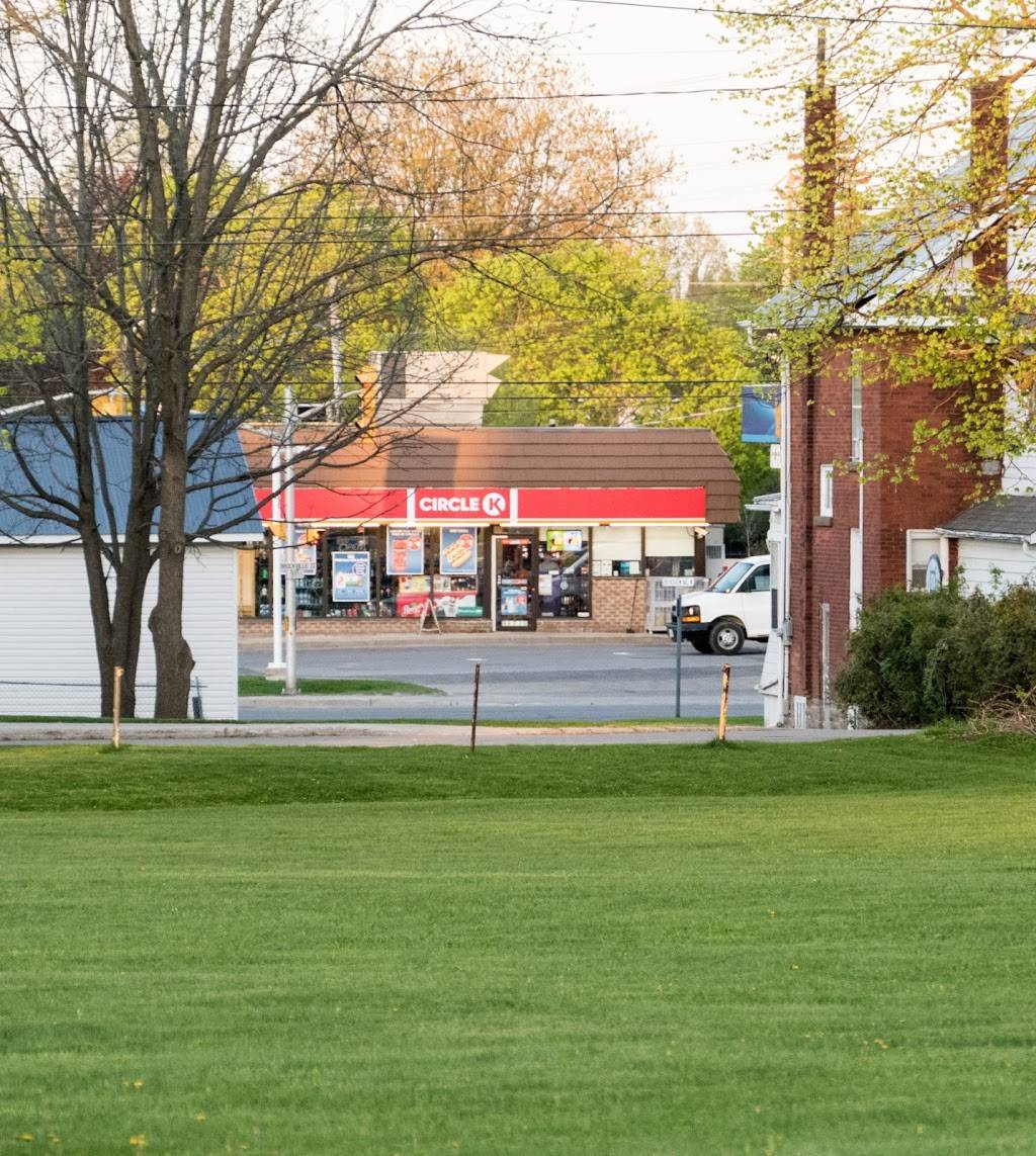 Circle K | meal takeaway | 201 Brockville St, Smiths Falls, ON K7A 3Z3, Canada | 6132835044 OR +1 613-283-5044